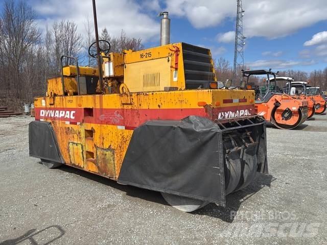 Dynapac CP221 Bandenwalsen