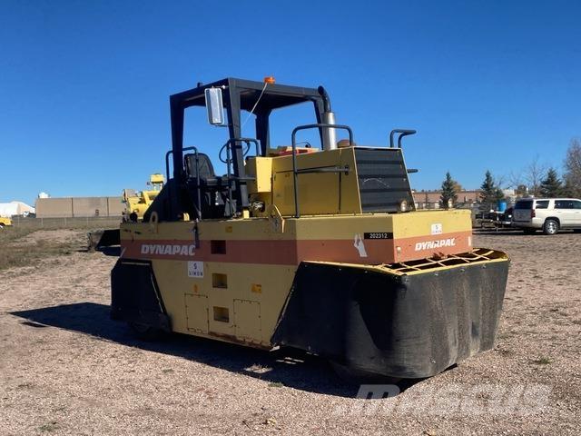 Dynapac CP221 Bandenwalsen