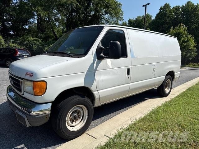 Ford E-150 Gesloten bedrijfswagens