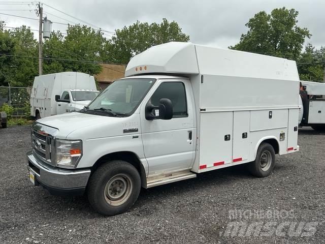 Ford E-350 Bestelwagens met open laadbak