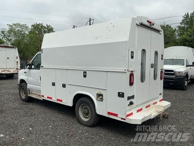 Ford E-350 Bestelwagens met open laadbak