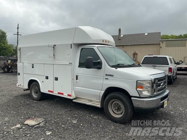 Ford E-350 Bestelwagens met open laadbak