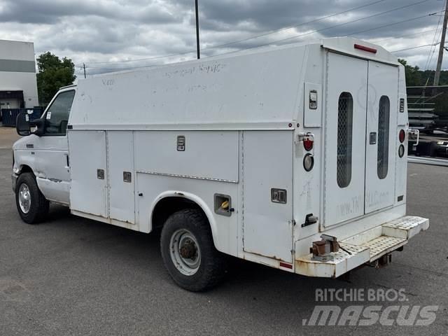 Ford E-350 Bestelwagens met open laadbak