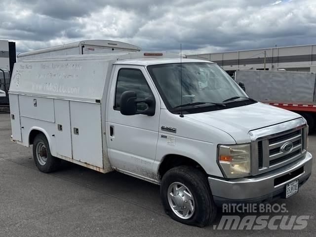 Ford E-350 Bestelwagens met open laadbak