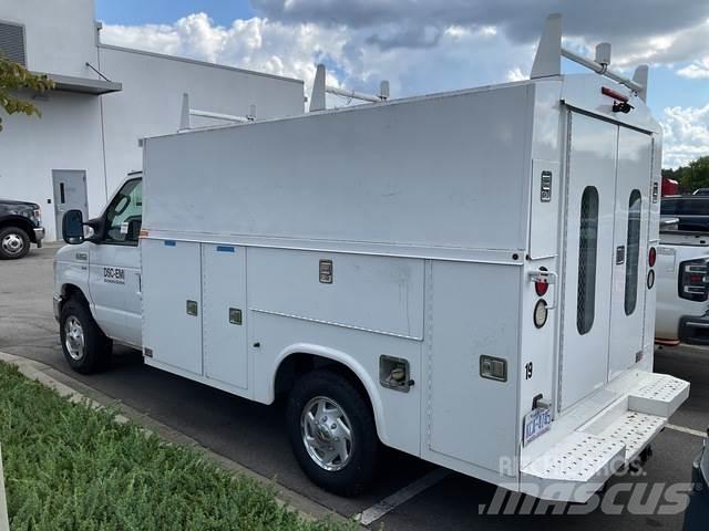 Ford E-350 Bestelwagens met open laadbak