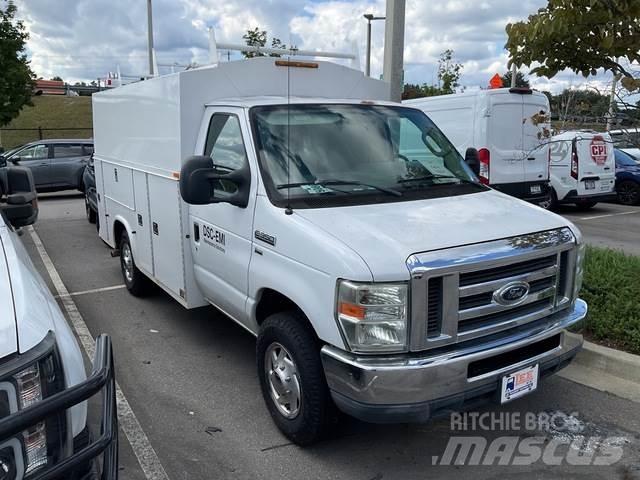 Ford E-350 Bestelwagens met open laadbak
