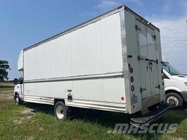 Ford E-350 Gesloten opbouw