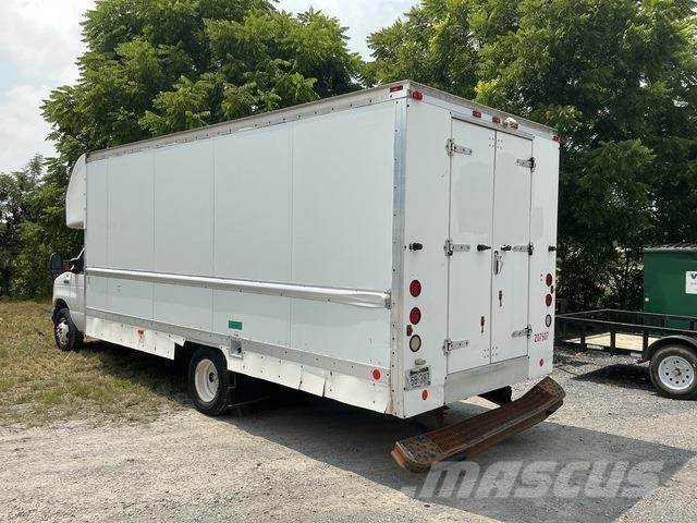 Ford E-350 Gesloten opbouw