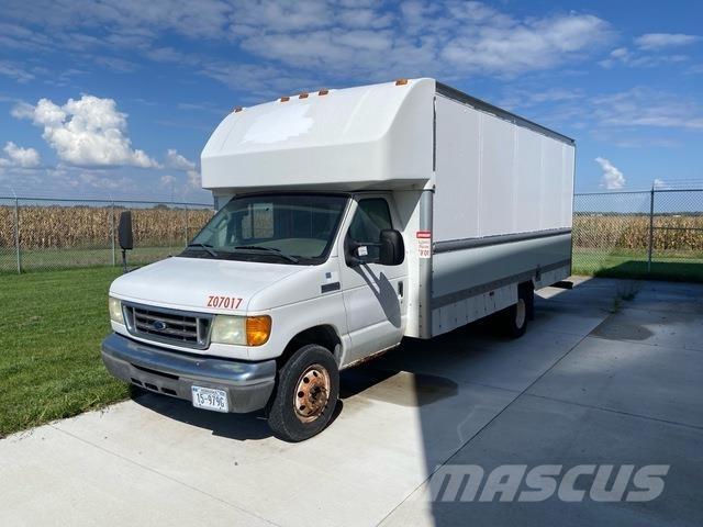 Ford E-350 Gesloten opbouw
