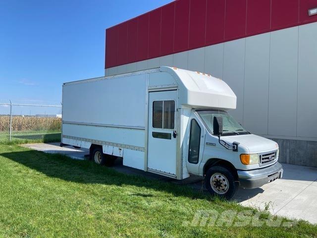 Ford E-350 Gesloten opbouw