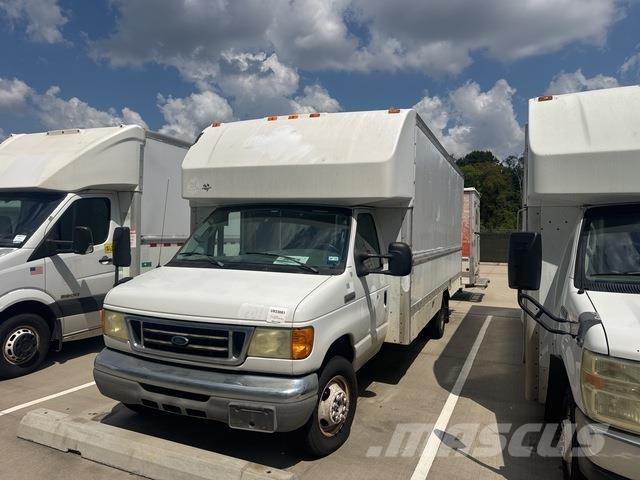 Ford E-350 Gesloten opbouw