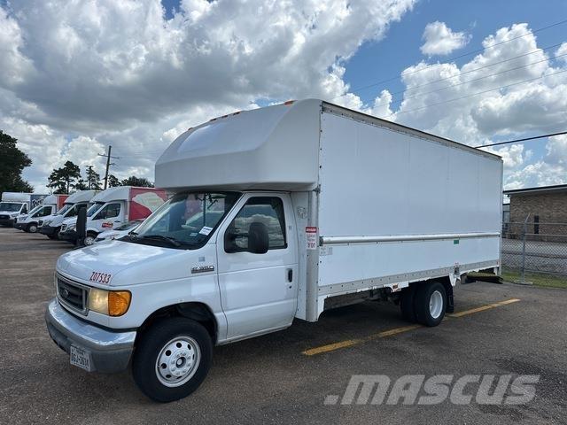 Ford E-350 Gesloten opbouw