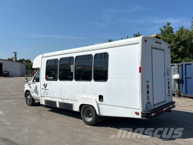 Ford E-450 Minibussen