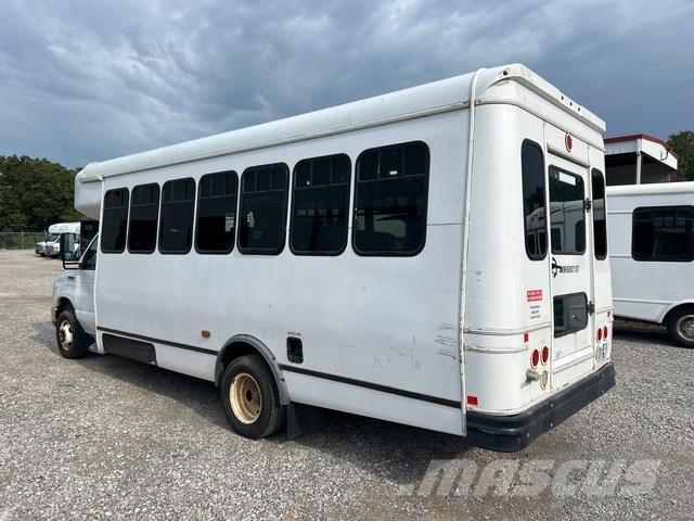 Ford E-450 Minibussen