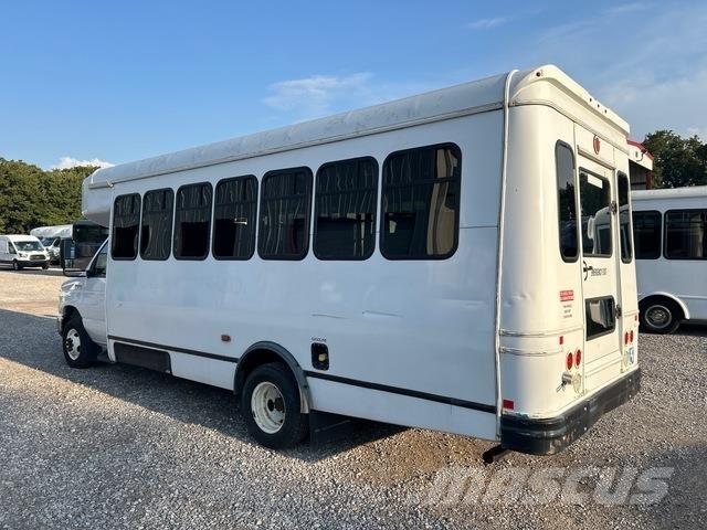 Ford E-450 Minibussen