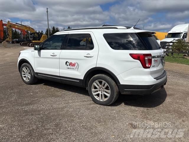 Ford Explorer Auto's