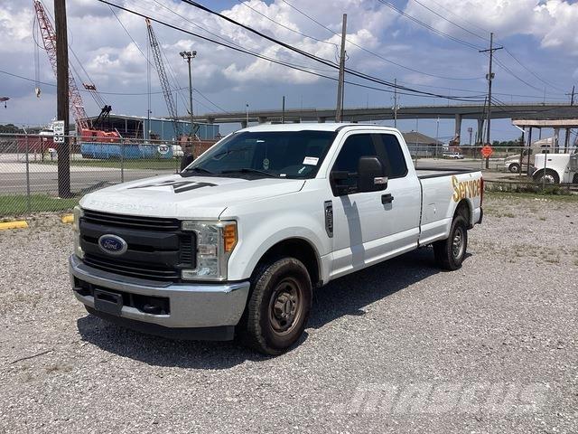 Ford F-250 Bestelwagens met open laadbak