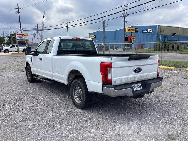 Ford F-250 Bestelwagens met open laadbak