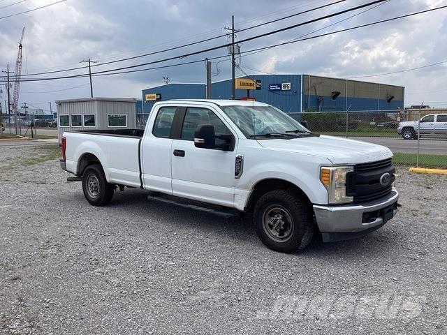 Ford F-250 Bestelwagens met open laadbak