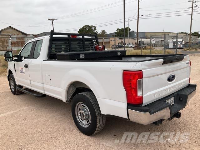 Ford F-250 Bestelwagens met open laadbak