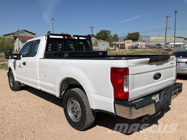 Ford F-250 Bestelwagens met open laadbak