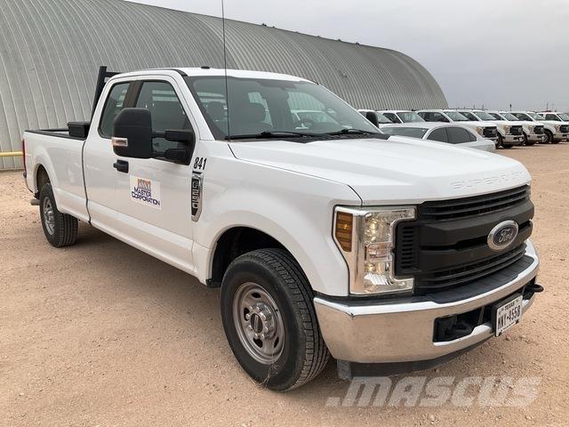 Ford F-250 Bestelwagens met open laadbak