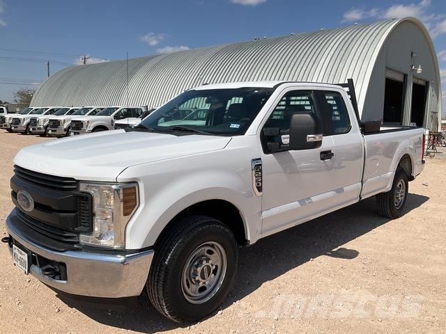 Ford F-250 Bestelwagens met open laadbak