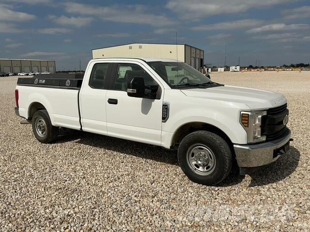 Ford F-250 Bestelwagens met open laadbak