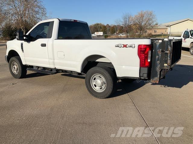 Ford F-250 Bestelwagens met open laadbak