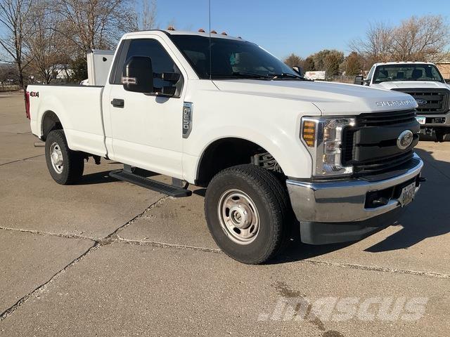 Ford F-250 Bestelwagens met open laadbak
