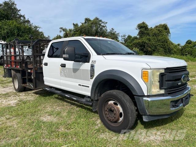 Ford F-550 Bestelwagens met open laadbak