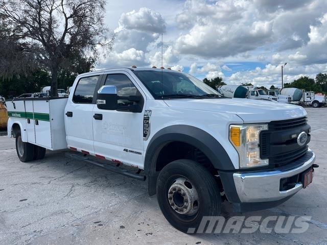 Ford F-550 Bestelwagens met open laadbak
