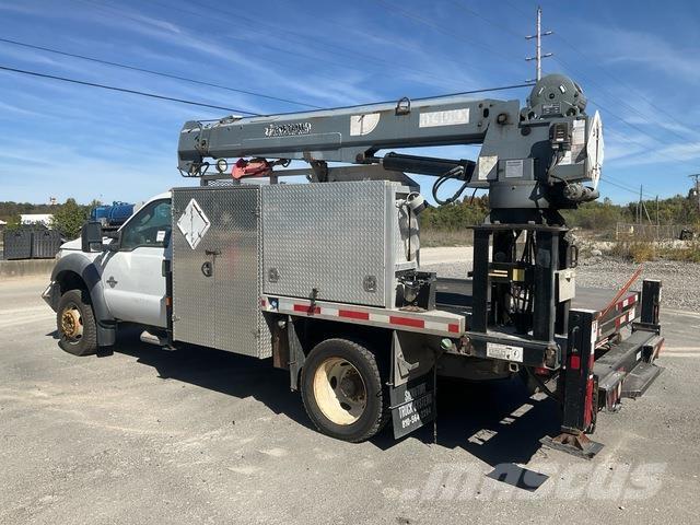 Ford F-550 Vlakke laadvloer met kraan