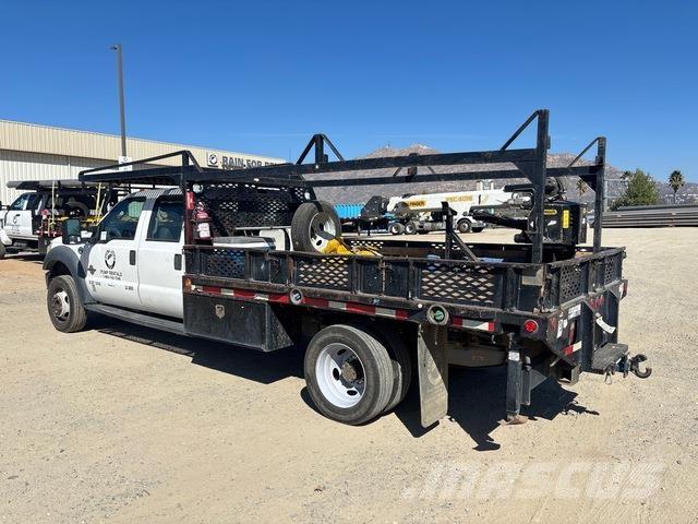 Ford F-550 Vlakke laadvloer met kraan