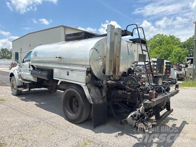 Ford F-750 Betonmixers en pompen