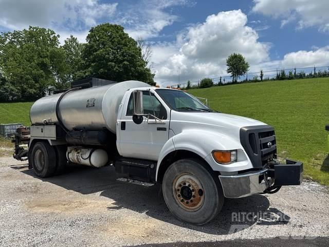 Ford F-750 Betonmixers en pompen