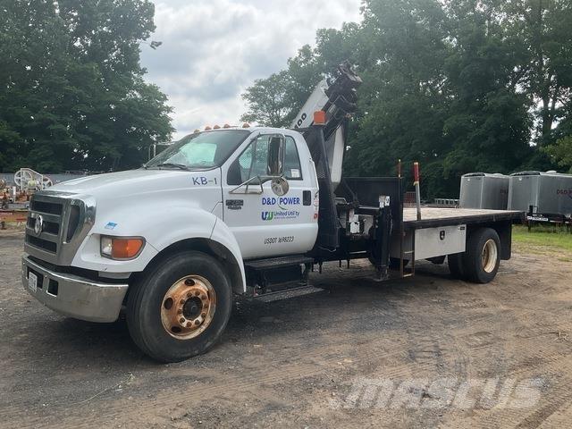 Ford F-750 Vlakke laadvloer met kraan