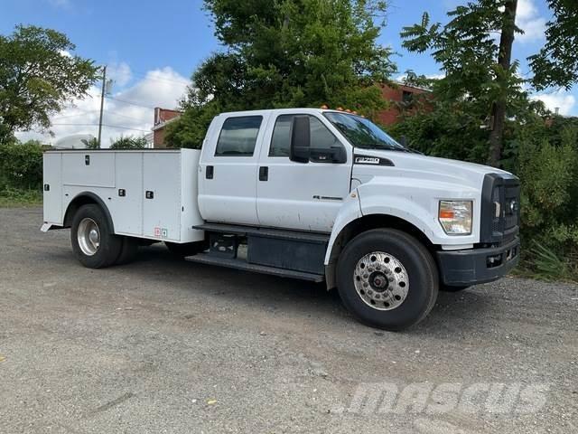 Ford F-750 Bestelwagens met open laadbak