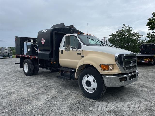Ford F-750 Tankwagen