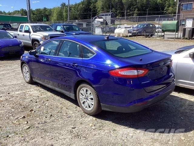 Ford Fusion S Auto's