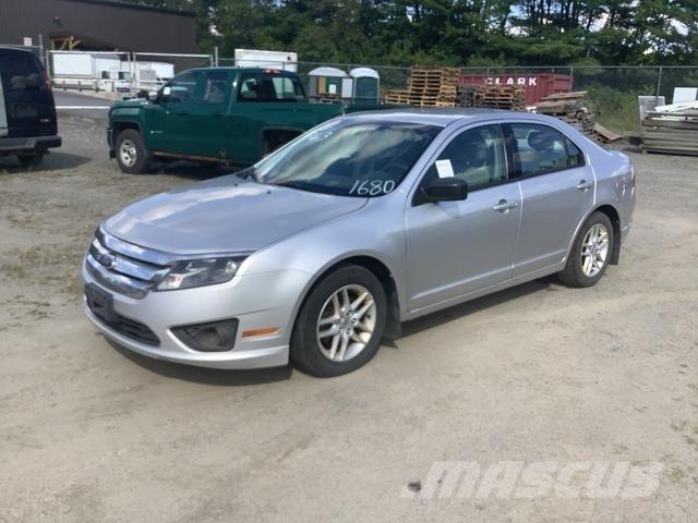 Ford Fusion S Auto's