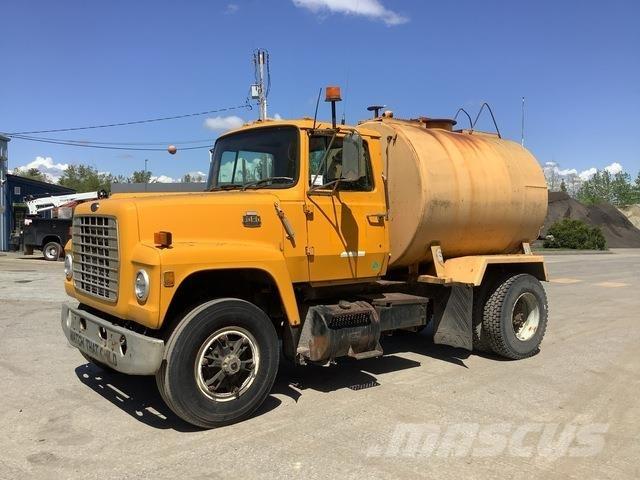 Ford L8000 Water tankwagens