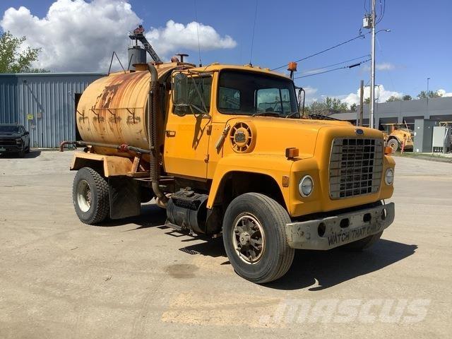 Ford L8000 Water tankwagens