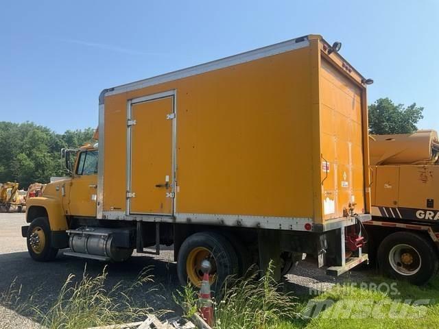 Ford L8000 Onderhoud voertuigen