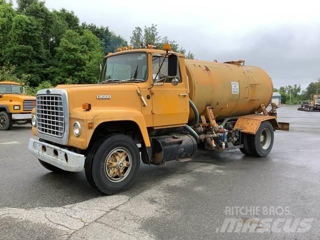 Ford L8000 Water tankwagens