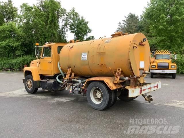 Ford L8000 Water tankwagens