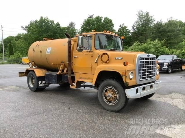 Ford L8000 Water tankwagens