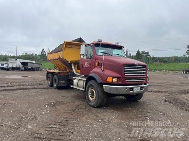 Ford LTS 9000 Sneeuwschuivers en -ploegen