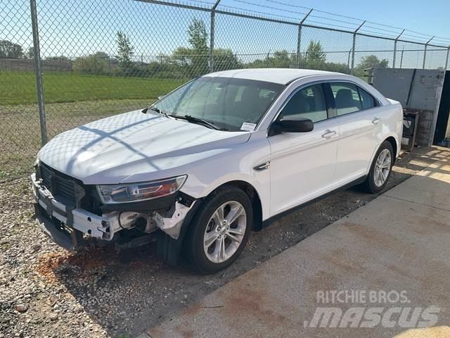 Ford Taurus Auto's