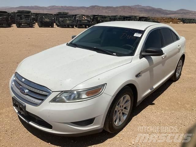 Ford Taurus Auto's